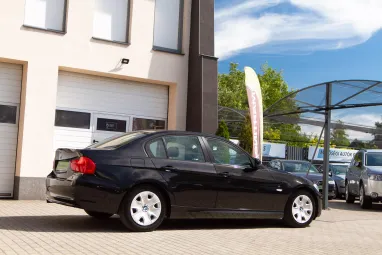 BMW 3-AS SOROZAT 318i Sapphire Black +FULL BMW ben vez szervízkönyv +1. Tulajdonos +2X-s GARANCIA !!