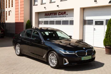 BMW 5-ÖS SOROZAT 520i (Automata) Black Sapphire Luxury Line + Gyári GARANCIA + FULL BMW Szervíz !!