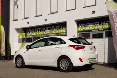 HYUNDAI I30 1.4i Business Creamy White Edition +Keveset futott +80e km! +Végig vez. szervizkönyv! + 2X-s GARANCIA !!