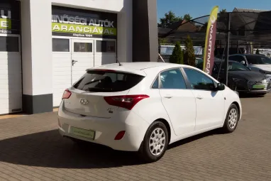 HYUNDAI I30 1.4i Business Creamy White Edition +Keveset futott +80e km! +Végig vez. szervizkönyv! + 2X-s GARANCIA !!