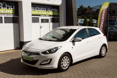 HYUNDAI I30 1.4i Business Creamy White Edition +Keveset futott +80e km! +Végig vez. szervizkönyv! + 2X-s GARANCIA !!