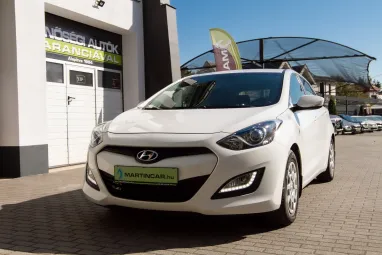 HYUNDAI I30 1.4i Business Creamy White Edition +Keveset futott +80e km! +Végig vez. szervizkönyv! + 2X-s GARANCIA !!