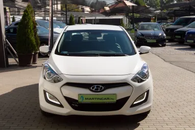 HYUNDAI I30 1.4i Business Creamy White Edition +Keveset futott +80e km! +Végig vez. szervizkönyv! + 2X-s GARANCIA !!