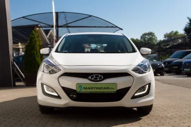 HYUNDAI I30 1.4i Business Creamy White Edition +Keveset futott +80e km! +Végig vez. szervizkönyv! + 2X-s GARANCIA !!