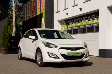 HYUNDAI I30 1.4i Business Creamy White Edition +Keveset futott +80e km! +Végig vez. szervizkönyv! + 2X-s GARANCIA !!