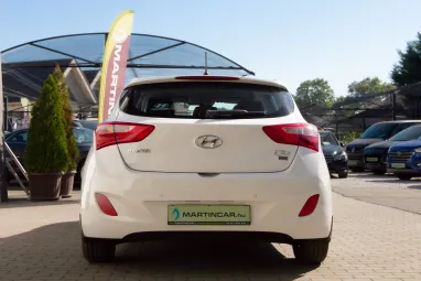 HYUNDAI I30 1.4i Business Creamy White Edition +Keveset futott +80e km! +Végig vez. szervizkönyv! + 2X-s GARANCIA !!