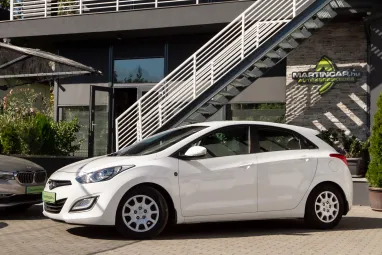 HYUNDAI I30 1.4i Business Creamy White Edition +Keveset futott +80e km! +Végig vez. szervizkönyv! + 2X-s GARANCIA !!