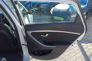 HYUNDAI I30 1.4i Business Creamy White Edition +Keveset futott +80e km! +Végig vez. szervizkönyv! + 2X-s GARANCIA !!