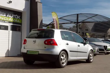 VOLKSWAGEN GOLF V 1.4 FSI Comfortline Reflex Silver Edition +Végig vez. szervizkönyv +Keveset futott +2X-s GARANCIA !!