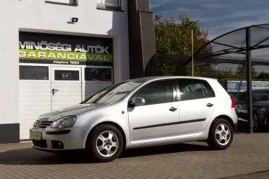VOLKSWAGEN GOLF V 1.4 FSI Comfortline Reflex Silver Edition +Végig vez. szervizkönyv +Keveset futott +2X-s GARANCIA !!
