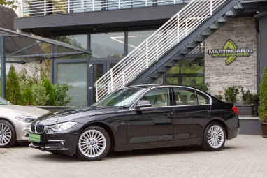 BMW 3-AS SOROZAT 318d Luxury (Automata) Black Sapphire Metalic +Magánszemély Tulajdonos +Eredeti Magyar Autó