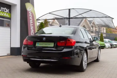 BMW 3-AS SOROZAT 318d Luxury (Automata) Black Sapphire Metalic +Magánszemély Tulajdonos +Eredeti Magyar Autó