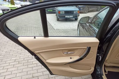 BMW 3-AS SOROZAT 318d Luxury (Automata) Black Sapphire Metalic +Magánszemély Tulajdonos +Eredeti Magyar Autó