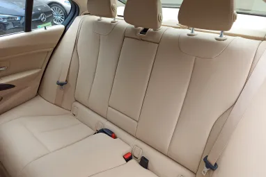 BMW 3-AS SOROZAT 318d Luxury (Automata) Black Sapphire Metalic +Magánszemély Tulajdonos +Eredeti Magyar Autó