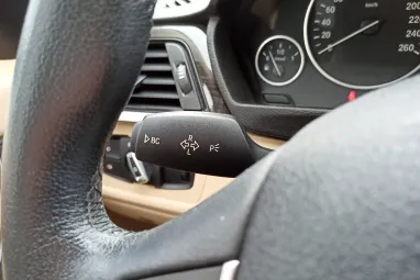 BMW 3-AS SOROZAT 318d Luxury (Automata) Black Sapphire Metalic +Magánszemély Tulajdonos +Eredeti Magyar Autó