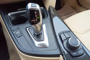 BMW 3-AS SOROZAT 318d Luxury (Automata) Black Sapphire Metalic +Magánszemély Tulajdonos +Eredeti Magyar Autó