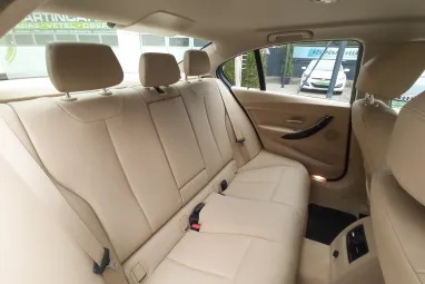 BMW 3-AS SOROZAT 318d Luxury (Automata) Black Sapphire Metalic +Magánszemély Tulajdonos +Eredeti Magyar Autó