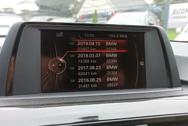 BMW 3-AS SOROZAT 318d Luxury (Automata) Black Sapphire Metalic +Magánszemély Tulajdonos +Eredeti Magyar Autó