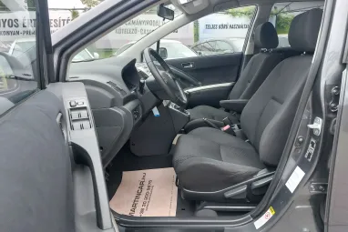 TOYOTA COROLLA VERSO 2.2 D-4D Fullmoon Végig Toyatában vez. Szervizkönyv + Friss Szervíz és Vizsga +2X-s GARANCIA !!