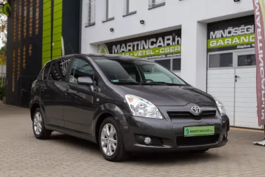 TOYOTA COROLLA VERSO 2.2 D-4D Fullmoon Végig Toyatában vez. Szervizkönyv + Friss Szervíz és Vizsga +2X-s GARANCIA !!
