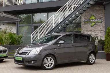 TOYOTA COROLLA VERSO 2.2 D-4D Fullmoon Végig Toyatában vez. Szervizkönyv + Friss Szervíz és Vizsga +2X-s GARANCIA !!
