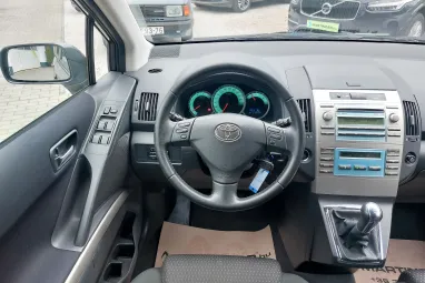 TOYOTA COROLLA VERSO 2.2 D-4D Fullmoon Végig Toyatában vez. Szervizkönyv + Friss Szervíz és Vizsga +2X-s GARANCIA !!