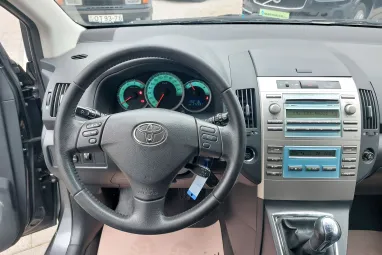 TOYOTA COROLLA VERSO 2.2 D-4D Fullmoon Végig Toyatában vez. Szervizkönyv + Friss Szervíz és Vizsga +2X-s GARANCIA !!