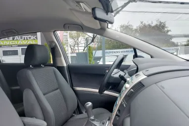 TOYOTA COROLLA VERSO 2.2 D-4D Fullmoon Végig Toyatában vez. Szervizkönyv + Friss Szervíz és Vizsga +2X-s GARANCIA !!