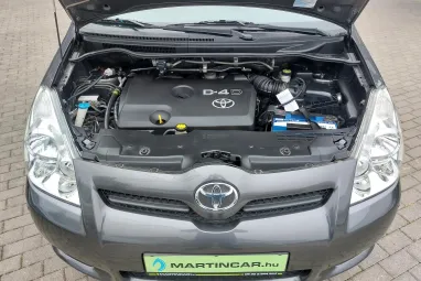 TOYOTA COROLLA VERSO 2.2 D-4D Fullmoon Végig Toyatában vez. Szervizkönyv + Friss Szervíz és Vizsga +2X-s GARANCIA !!