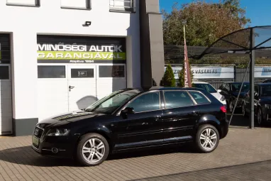 AUDI A3 1.4 TFSI Attraction SPORTBack Brilliant Black Pearl +1.Tulaj +Friss KPM Vizsga +Végig vez. Sz.Könyv!