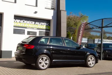 AUDI A3 1.4 TFSI Attraction SPORTBack Brilliant Black Pearl +1.Tulaj +Friss KPM Vizsga +Végig vez. Sz.Könyv!