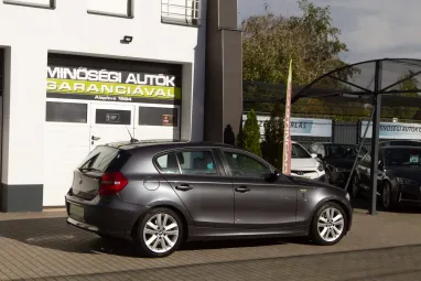 BMW 118d (Automata) Sparkling Graphite Metallic +Első Tulajdonostól! +2X-s GARANCIA !!