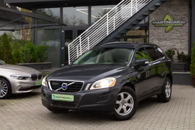 VOLVO XC60 2.0 D DRIVe Momentum Exclusive Saville Gray +Anthracite Soft Beige +Prémium Magas Felszereltség!!