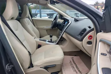 VOLVO XC60 2.0 D DRIVe Momentum Exclusive Saville Gray +Anthracite Soft Beige +Prémium Magas Felszereltség!!
