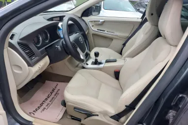 VOLVO XC60 2.0 D DRIVe Momentum Exclusive Saville Gray +Anthracite Soft Beige +Prémium Magas Felszereltség!!