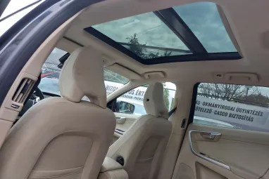 VOLVO XC60 2.0 D DRIVe Momentum Exclusive Saville Gray +Anthracite Soft Beige +Prémium Magas Felszereltség!!