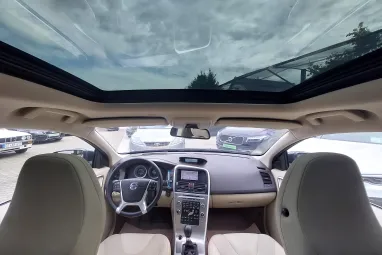 VOLVO XC60 2.0 D DRIVe Momentum Exclusive Saville Gray +Anthracite Soft Beige +Prémium Magas Felszereltség!!