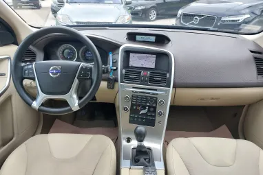 VOLVO XC60 2.0 D DRIVe Momentum Exclusive Saville Gray +Anthracite Soft Beige +Prémium Magas Felszereltség!!