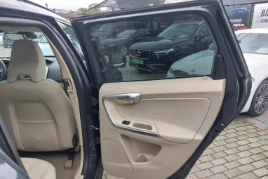 VOLVO XC60 2.0 D DRIVe Momentum Exclusive Saville Gray +Anthracite Soft Beige +Prémium Magas Felszereltség!!