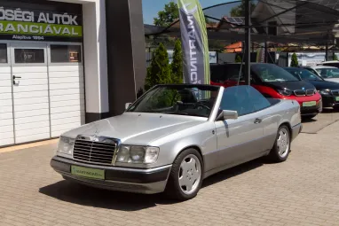 MERCEDES-BENZ E-OSZTÁLY 300 CE-24 Cabrio A Férfiakat a gyerekektől csak a Játékaik ára különbözteti meg !!