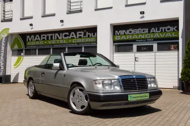 MERCEDES-BENZ E-OSZTÁLY 300 CE-24 Cabrio A Férfiakat a gyerekektől csak a Játékaik ára különbözteti meg !!