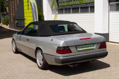 MERCEDES-BENZ E-OSZTÁLY 300 CE-24 Cabrio A Férfiakat a gyerekektől csak a Játékaik ára különbözteti meg !!