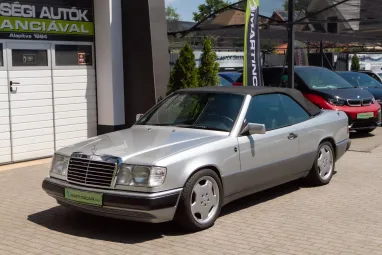 MERCEDES-BENZ E-OSZTÁLY 300 CE-24 Cabrio A Férfiakat a gyerekektől csak a Játékaik ára különbözteti meg !!