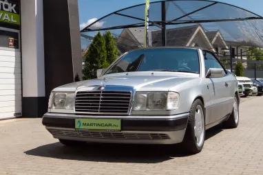 MERCEDES-BENZ E-OSZTÁLY 300 CE-24 Cabrio A Férfiakat a gyerekektől csak a Játékaik ára különbözteti meg !!