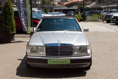 MERCEDES-BENZ E-OSZTÁLY 300 CE-24 Cabrio A Férfiakat a gyerekektől csak a Játékaik ára különbözteti meg !!