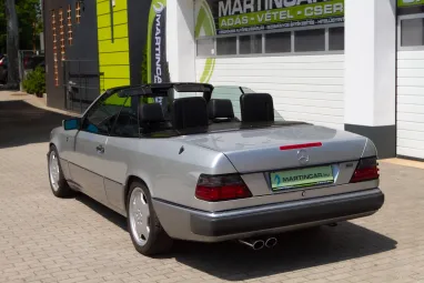 MERCEDES-BENZ E-OSZTÁLY 300 CE-24 Cabrio A Férfiakat a gyerekektől csak a Játékaik ára különbözteti meg !!