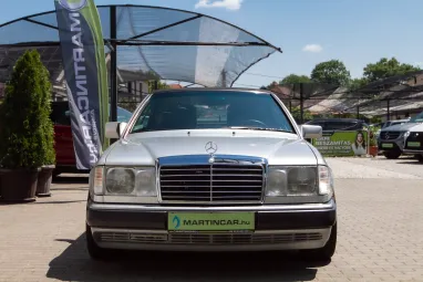 MERCEDES-BENZ E-OSZTÁLY 300 CE-24 Cabrio A Férfiakat a gyerekektől csak a Játékaik ára különbözteti meg !!