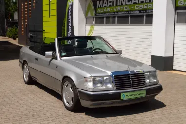 MERCEDES-BENZ E-OSZTÁLY 300 CE-24 Cabrio A Férfiakat a gyerekektől csak a Játékaik ára különbözteti meg !!