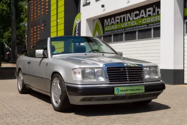 MERCEDES-BENZ E-OSZTÁLY 300 CE-24 Cabrio A Férfiakat a gyerekektől csak a Játékaik ára különbözteti meg !!