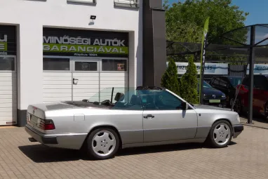 MERCEDES-BENZ E-OSZTÁLY 300 CE-24 Cabrio A Férfiakat a gyerekektől csak a Játékaik ára különbözteti meg !!